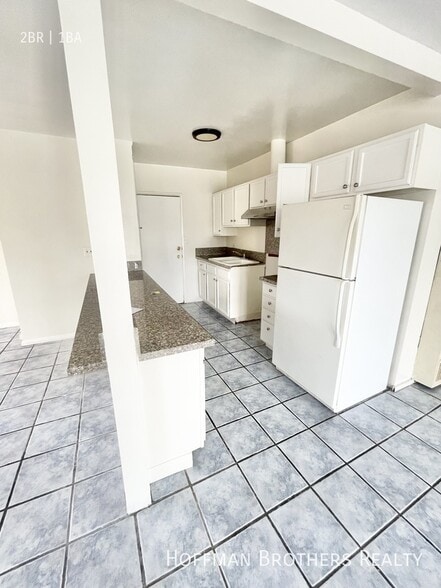 Building Photo - 2838 W Vernon Ave