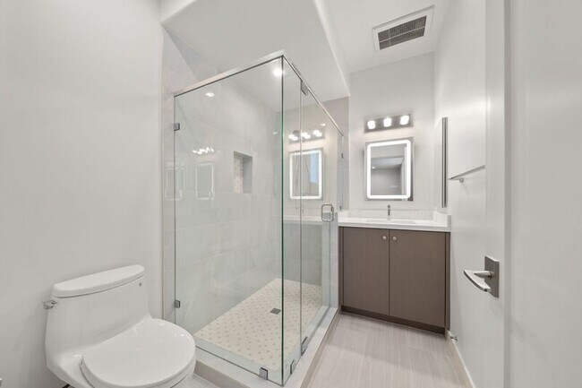 Building Photo - 101 Vía Colusa