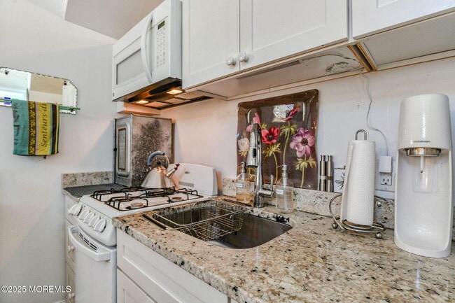 Building Photo - 77 Abbott Ave