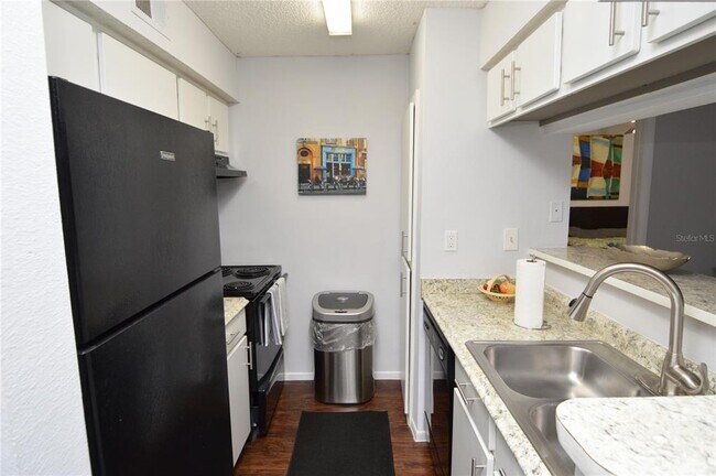 Building Photo - 8718 Mallard Reserve Dr