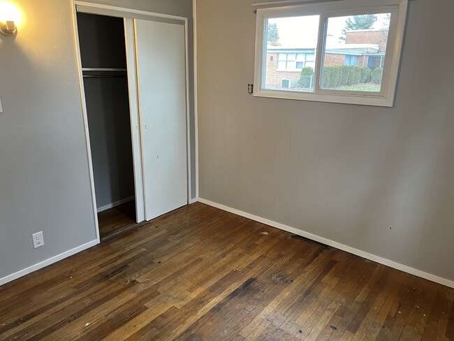 Building Photo - 2424 Van Buren Ave