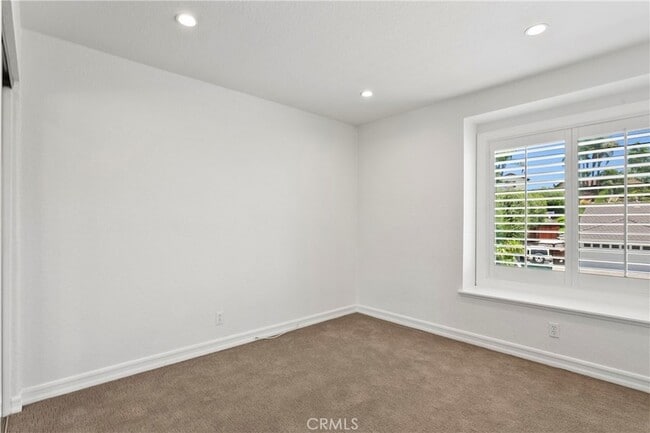 Building Photo - 28501 El Sur