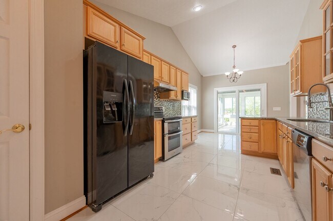 Building Photo - 1701 Stratford View Dr