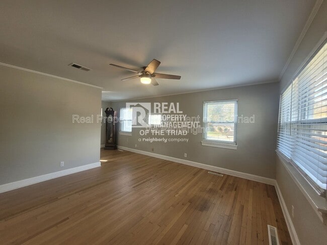 Building Photo - 593 Kinard Dr NE