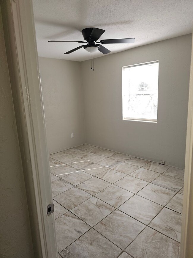 Building Photo - FOR RENT!!! BEAUTIFUL AND SPACIOUS 3 BEDRO...