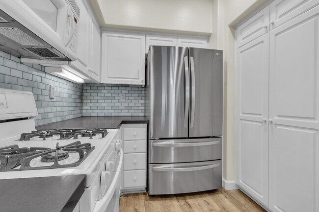 Building Photo - 204 Terra Bella