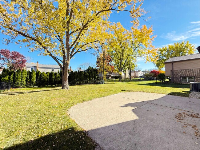 Building Photo - 3103 N Wilshire Ln