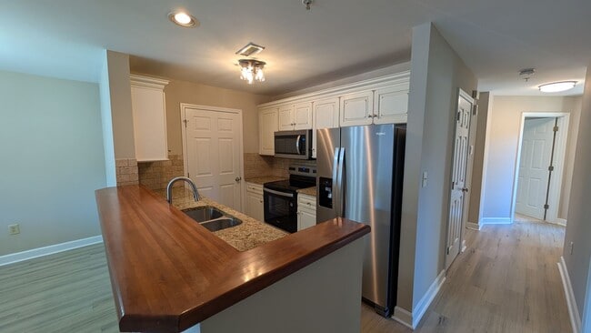 Building Photo - Three Bedroom Waterfront Condo Mooresville