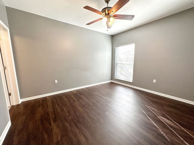 Building Photo - A must see in Westport Cove! New Flooring!...