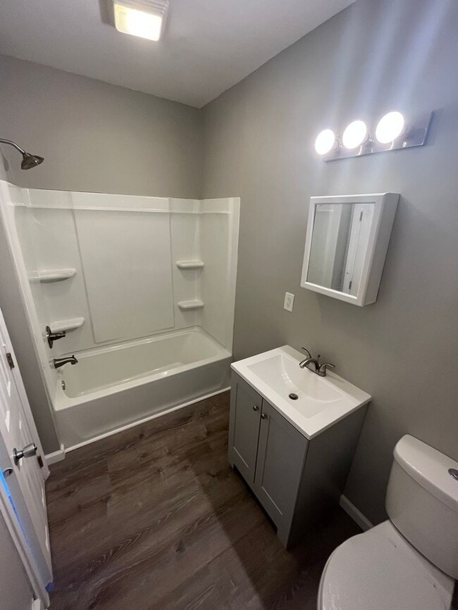 Building Photo - COMPLETELY REMODELED 3 BEDROOM SINGLE FAMI...