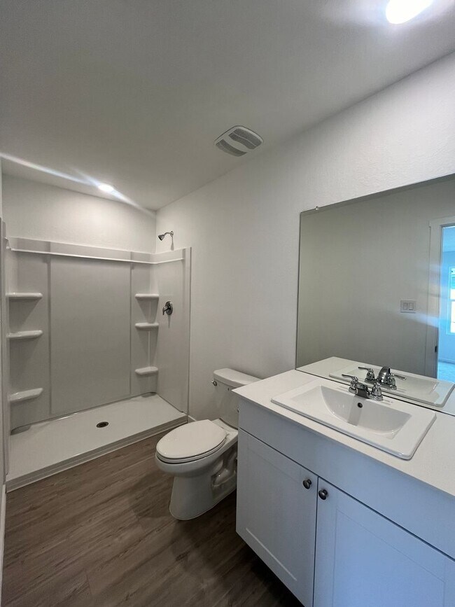 Building Photo - Charming 3 Bedroom/2 Bath Home *St. Hedwig...