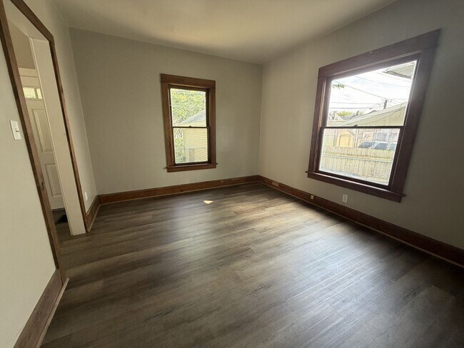 Building Photo - 3946 Burnham Ave