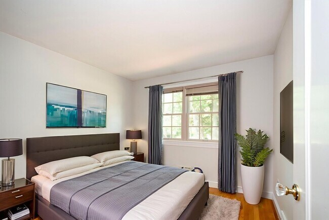 Building Photo - 45 Old Pasture Rd