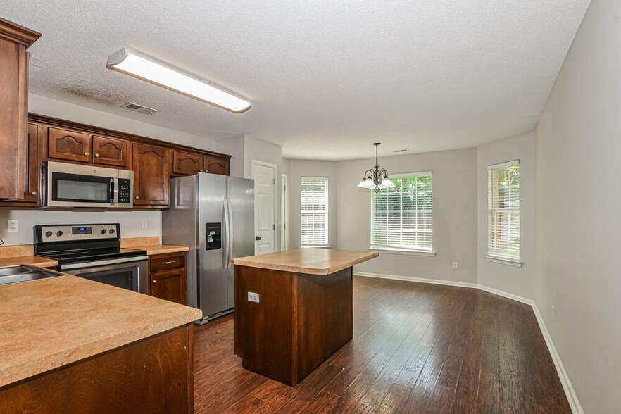 Building Photo - 4313 Genevieve Dr