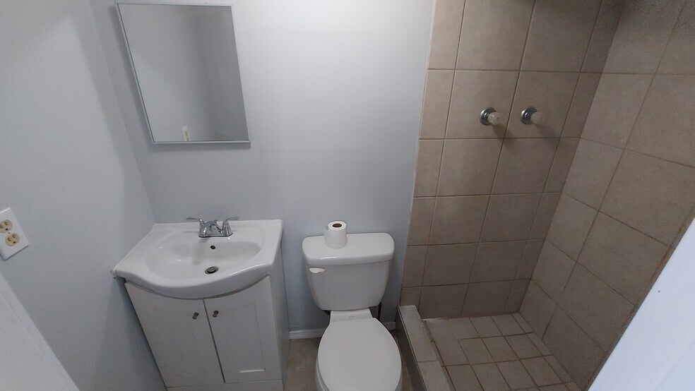 bathroom - 3218 24th St SW