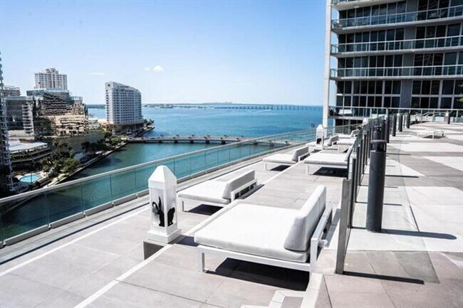 Building Photo - 495 Brickell Ave