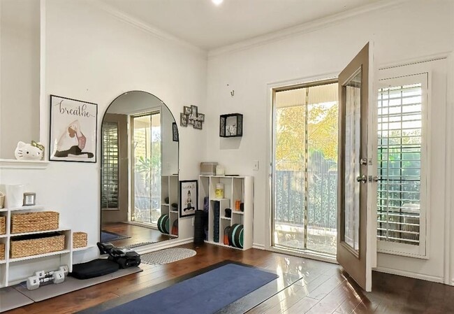 Building Photo - 6162 N Brookline Ave