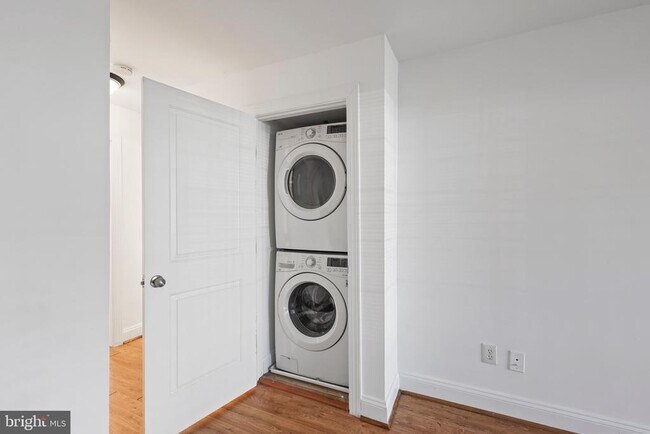 Building Photo - 1316 Spring Rd NW