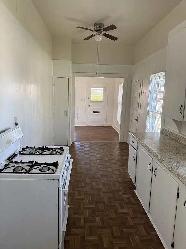 Building Photo - 207 S 1st St