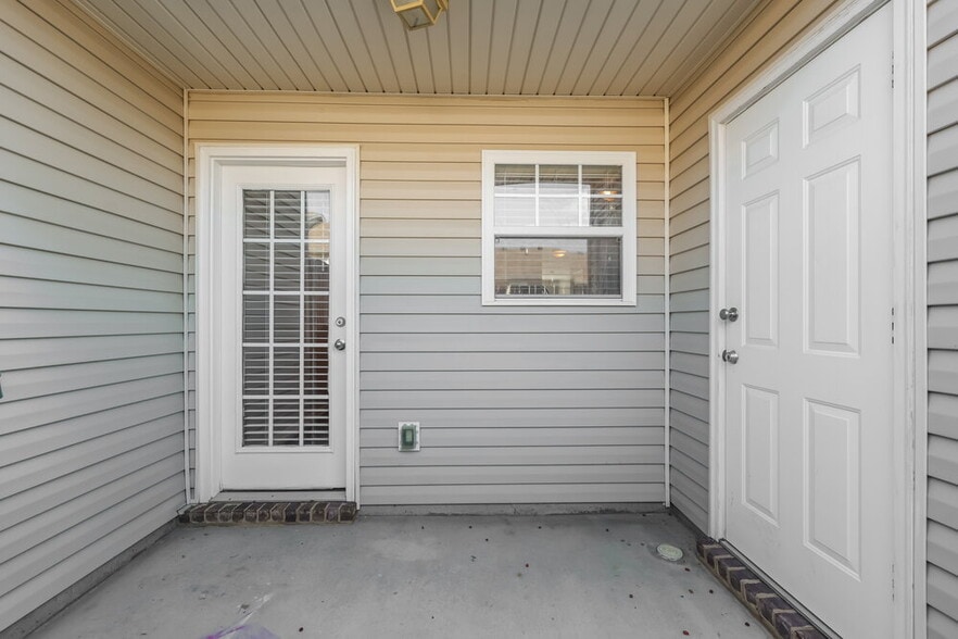 Building Photo - 8035 Logan Dr