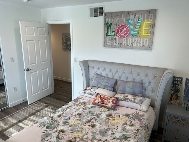 Building Photo - 1119 N Berendo St