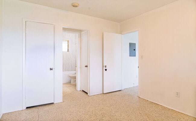 Building Photo - 1605 NE 126 Street