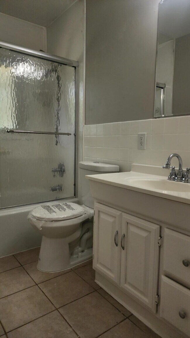 Building Photo - Spacious 3-Bedroom Ranch on Oversized Lot Near Manchester & 141 with Finished Basement