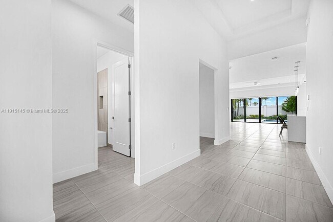 Building Photo - 12413 Solana Bay Cir