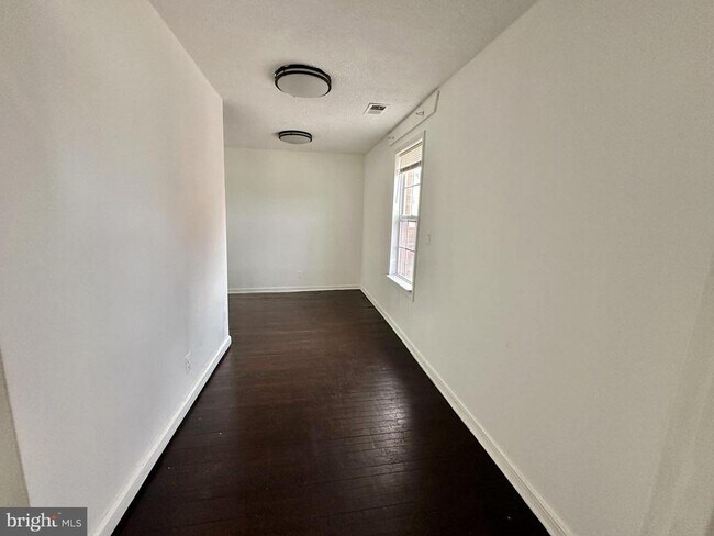 Building Photo - 2015 S Lincoln St