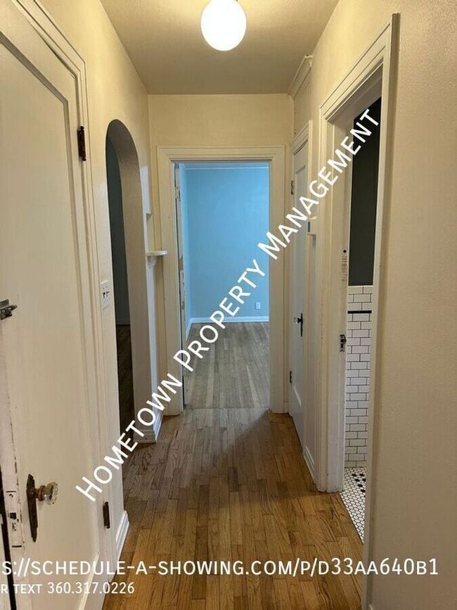 Building Photo - 912 Carlyon Ave SE