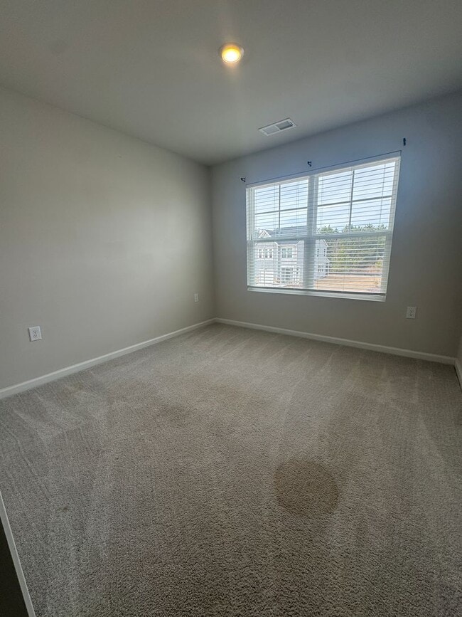 Building Photo - Beautiful & Spacious Home for Rent