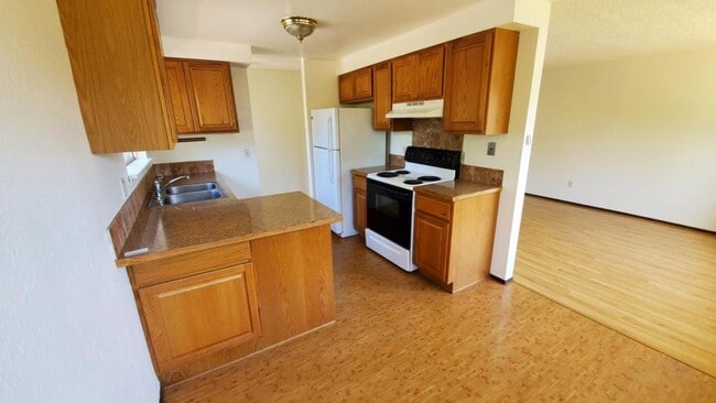 Building Photo - 2112 Soroya Ct SW - Unit D