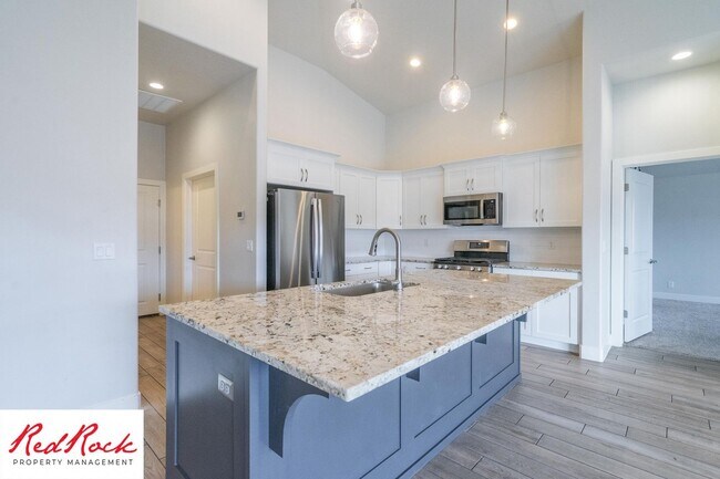 Building Photo - Beautiful 4 Bedroom Home