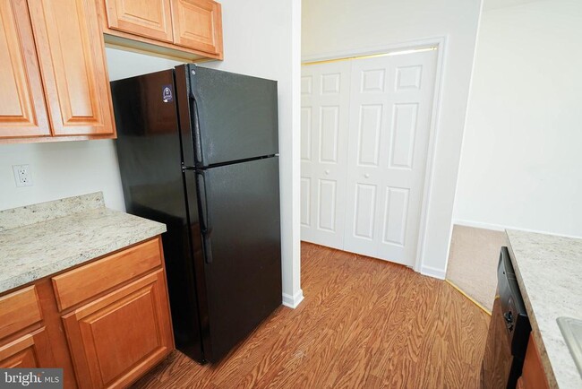 Building Photo - 403 Parkview Ct