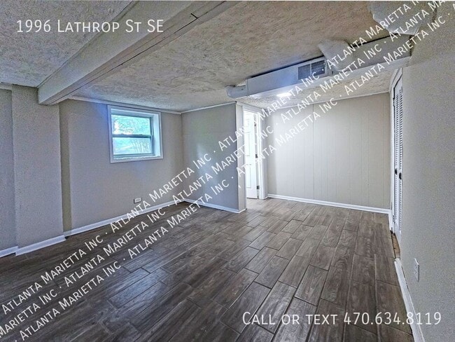 Building Photo - 1996 Lathrop St SE