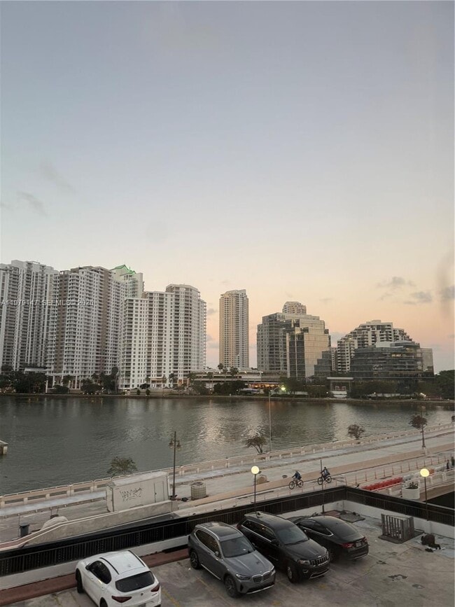 Building Photo - 801 Brickell Bay Dr