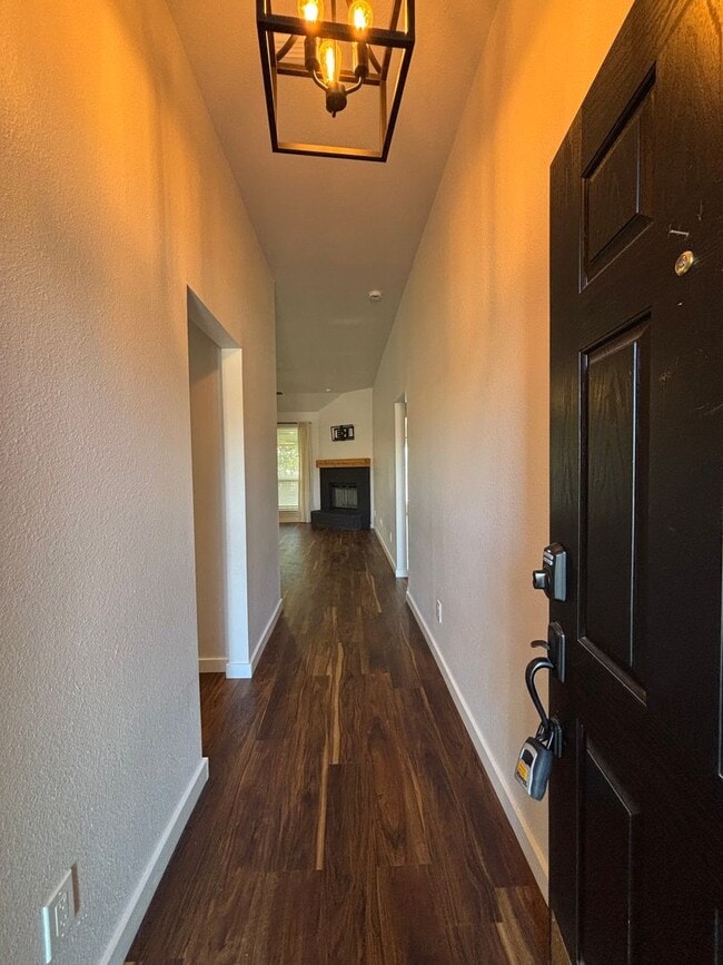 Building Photo - 1117 Marcia Ln