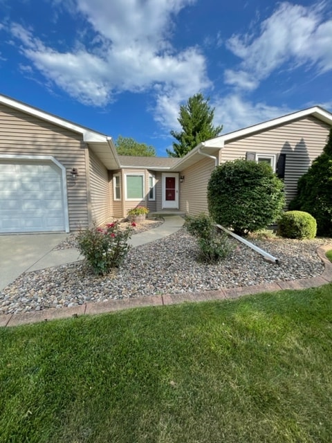 Building Photo - 208 Greenleaf Dr