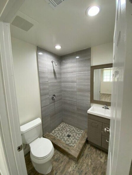 Building Photo - 10713 Irma Ave