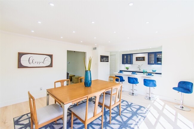 Building Photo - 5805 Valley Forge Dr