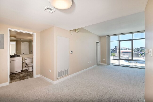 Building Photo - Condo - Heart of Downtown San Diego