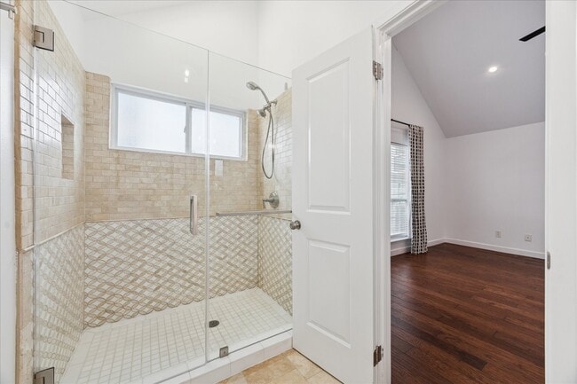 Building Photo - 731 Heights Blvd