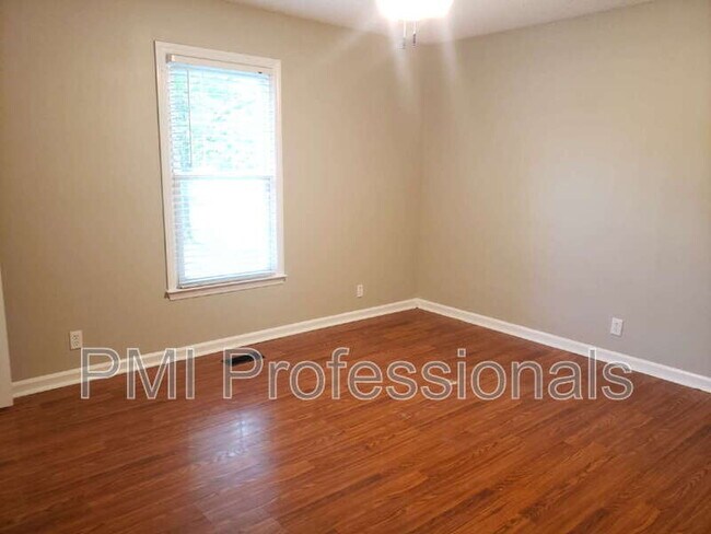 Building Photo - 218 Beechwood Cir