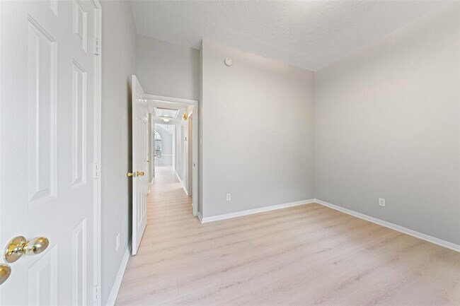 Building Photo - 2618 Parkbriar Ln