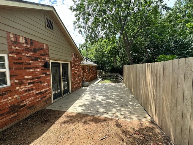 Building Photo - 525 Ridgecrest Rd