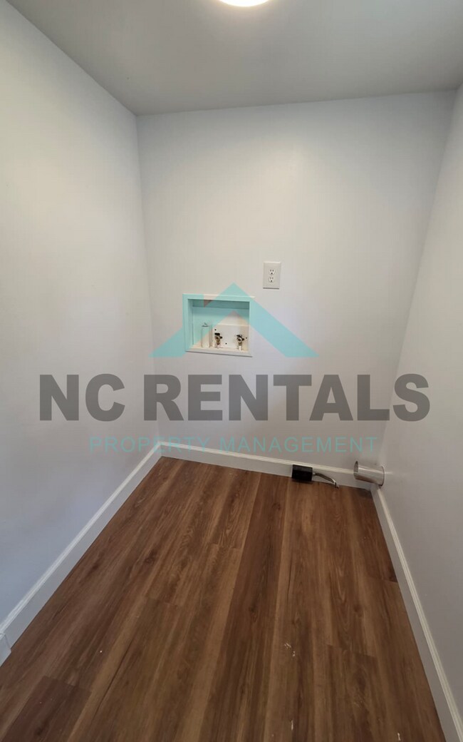 Building Photo - 204 N 6th Ave