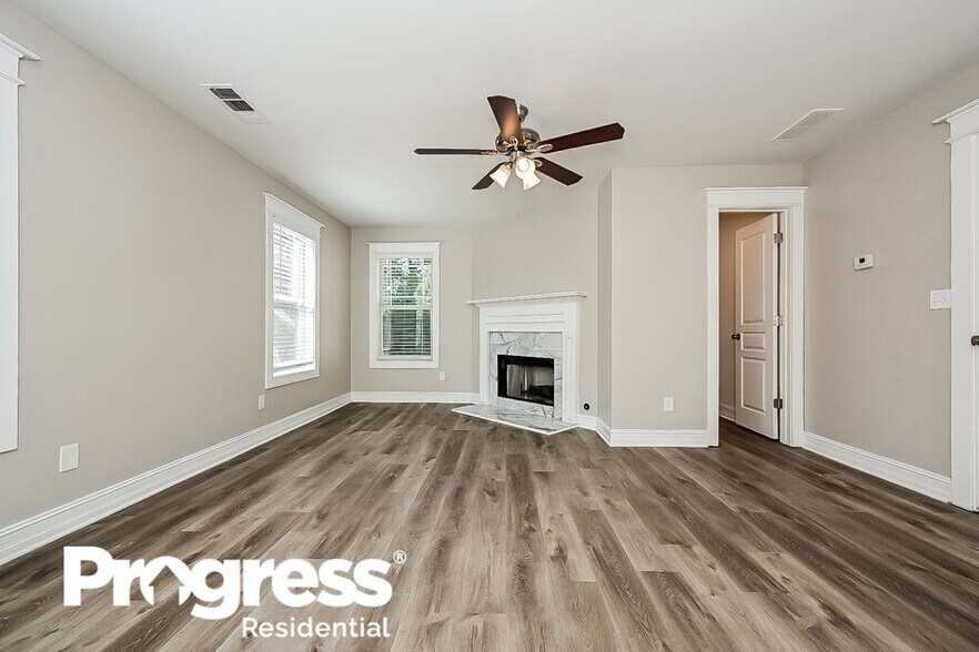 Building Photo - 120 Memory Ln