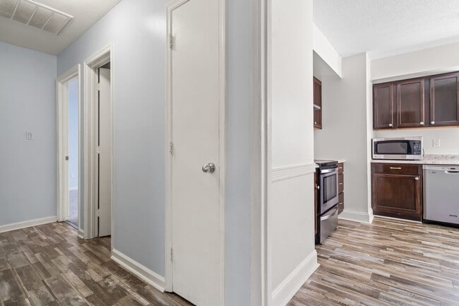 Building Photo - Charming 3BR with Fenced Yard