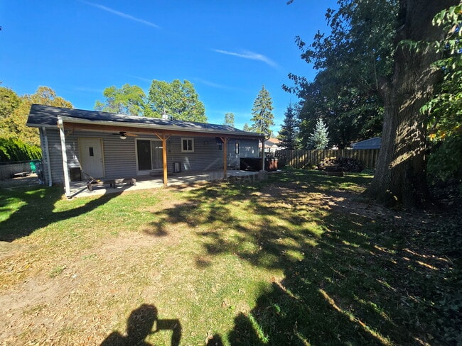 Building Photo - 1855 Luneta Ct