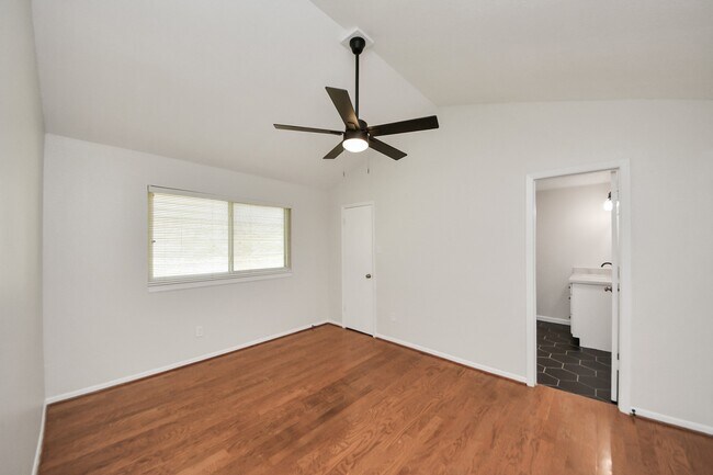 Building Photo - 2506 Lively Ln
